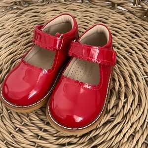 Elephantito Scallop Patent Leather Mary Jane Flats